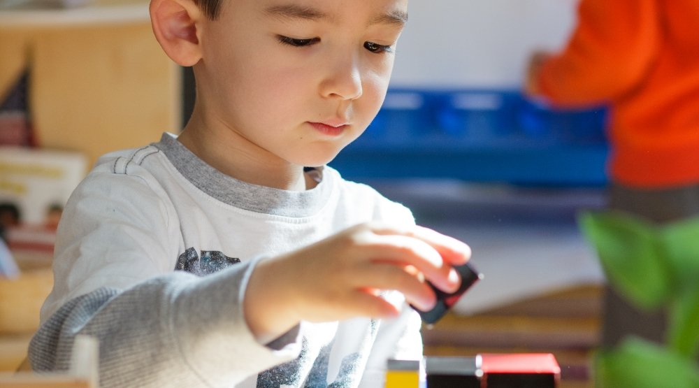 student stacking blocks